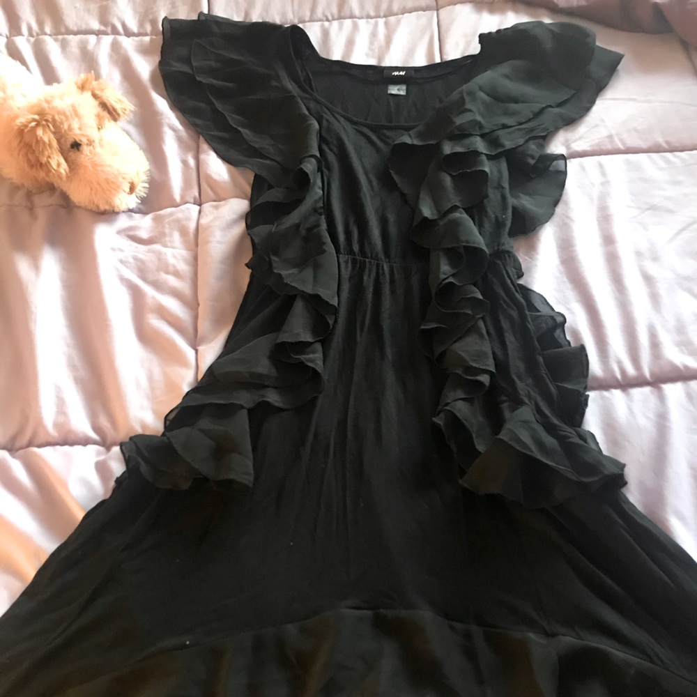 H&M! Cute Little Black Midi Dress! 👯